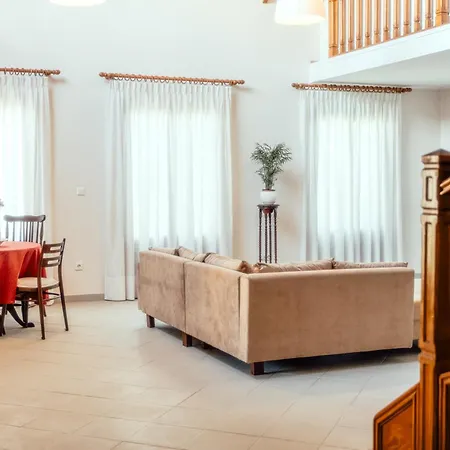 Alexandros Suite-2